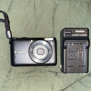 Canon Black Digital Camera with Kastar Battery Charger